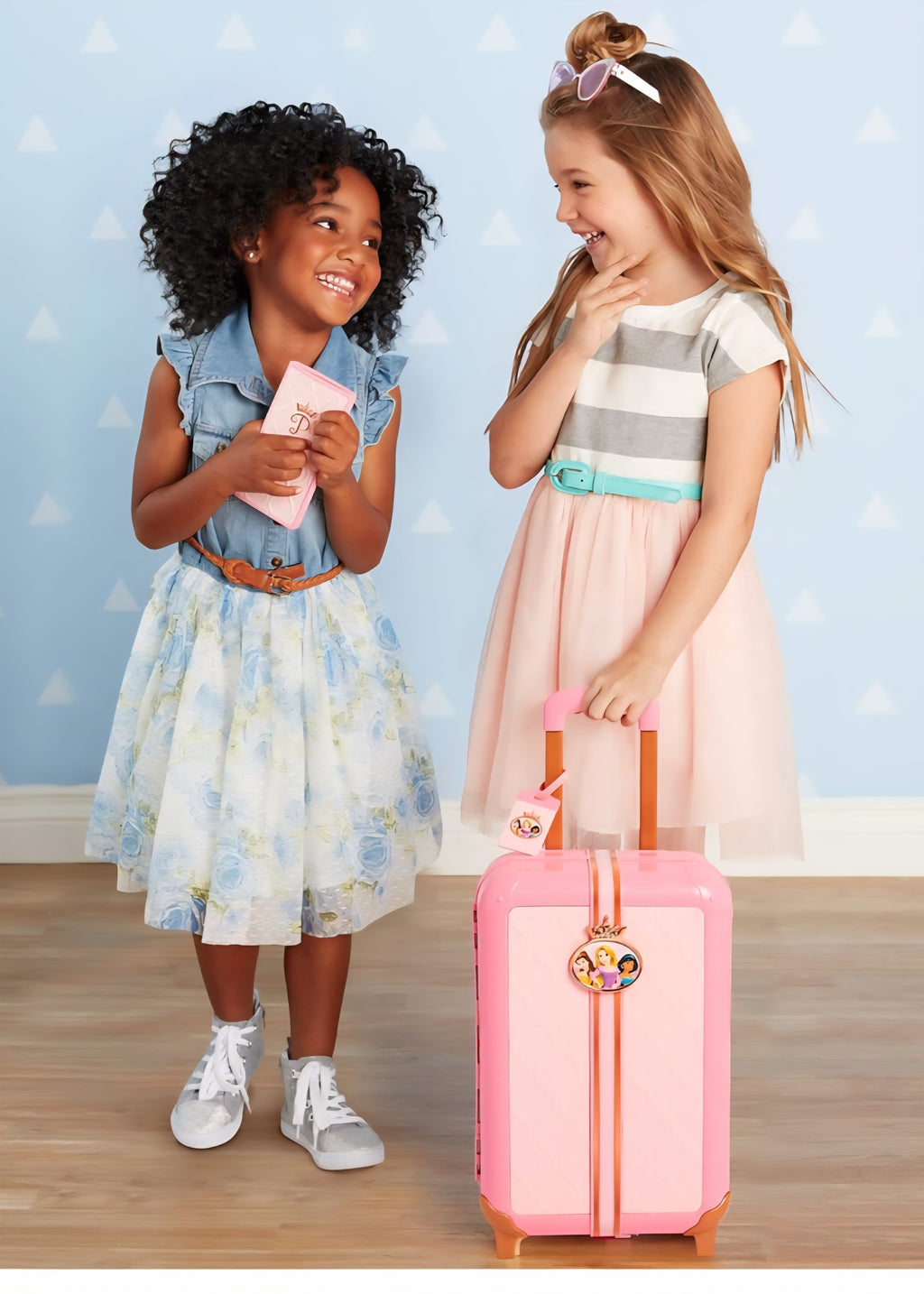 Disney Princess Travel Suitcase Play Set for Girls with Luggage Tag